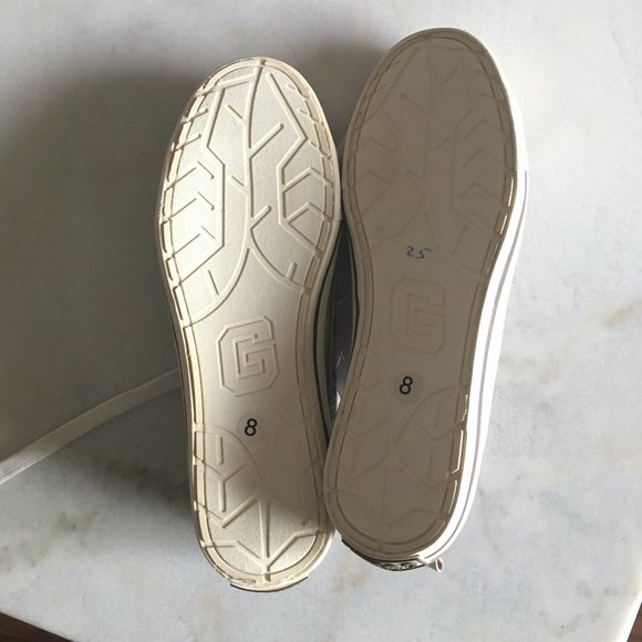 New! Guess brown & tan canvas signature sneakers - Picture 6 of 6
